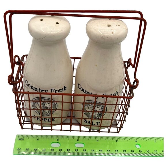 Vtg Milk Jug Rooster Ceramic Salt Pepper Shakers Red Basket Kitsch Kitchen Decor - Picture 10 of 12